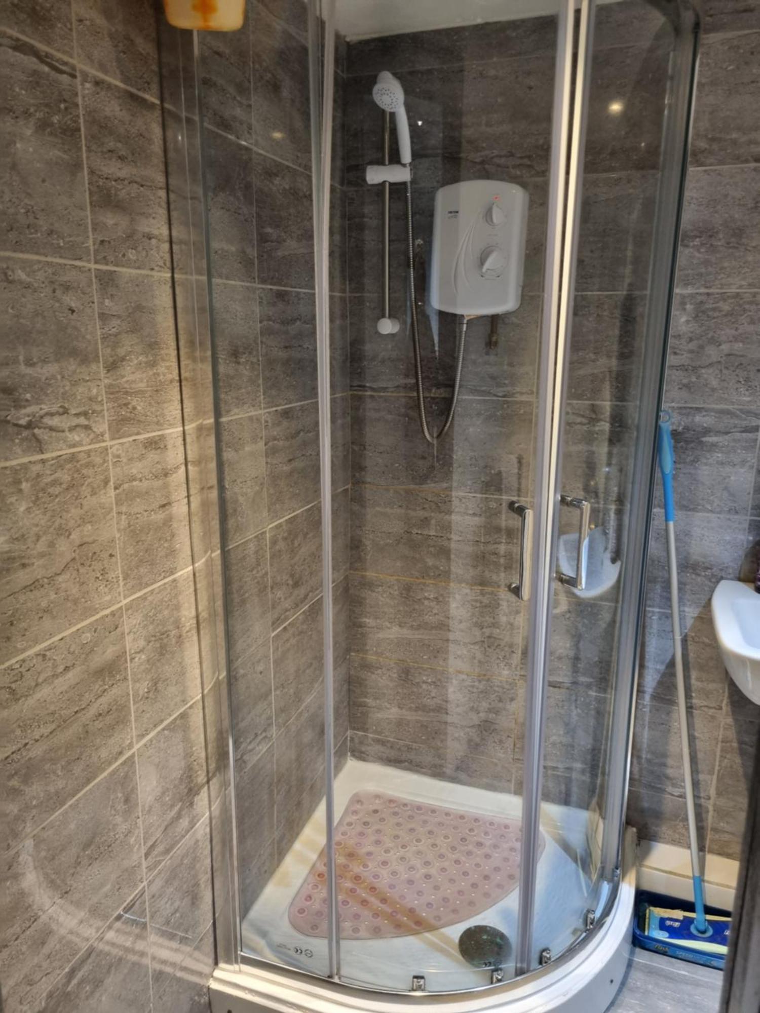 A Cosy Deluxe Size Studio With Queen Size And Sofa Bed Leeds (West Yorkshire) Exterior photo
