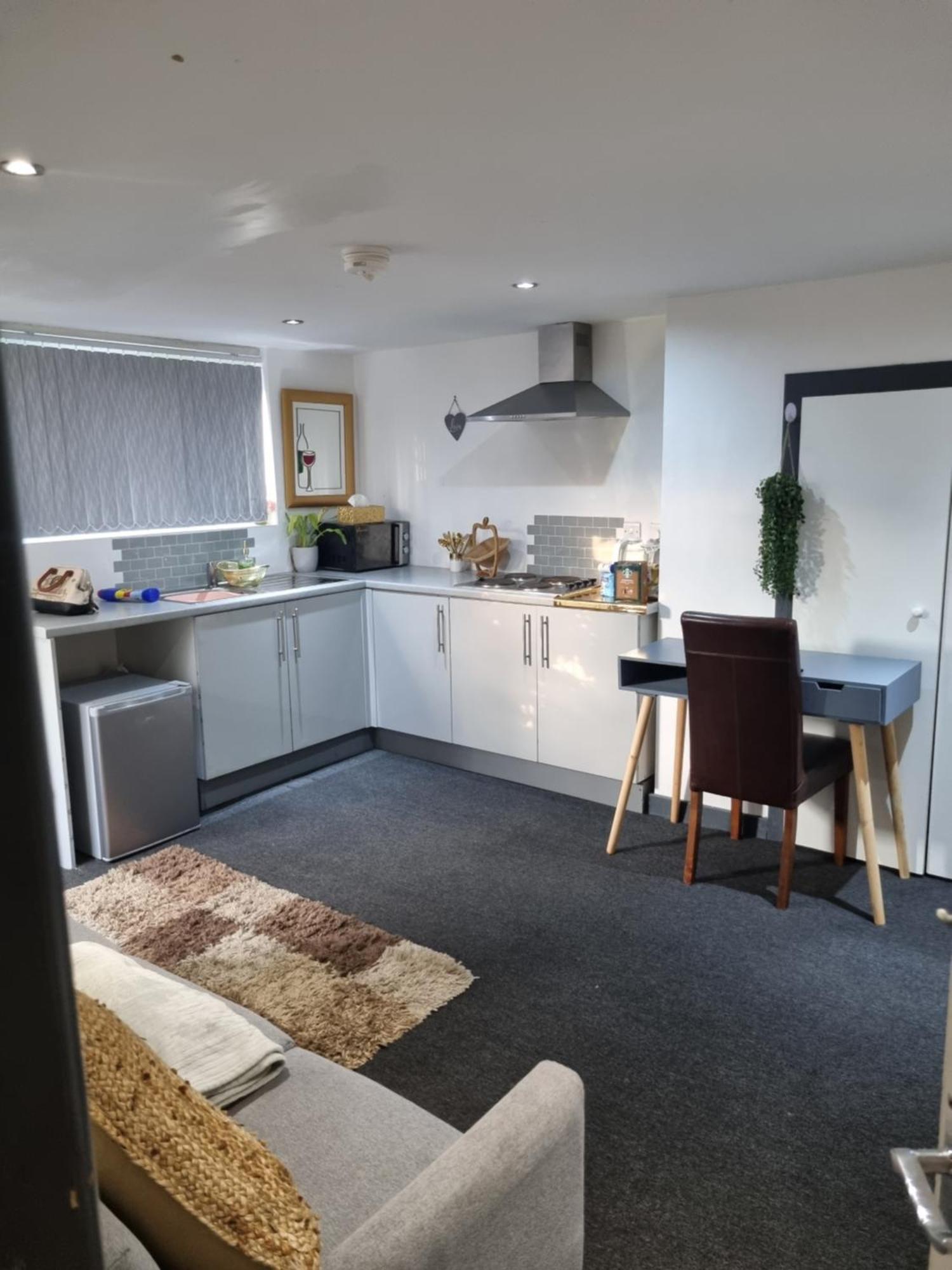 A Cosy Deluxe Size Studio With Queen Size And Sofa Bed Leeds (West Yorkshire) Exterior photo
